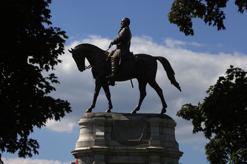 Robert E. Lee statue