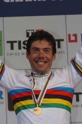 Oscar Freire (Spain) wears the rainbow jersey after winning the 2004 world championships