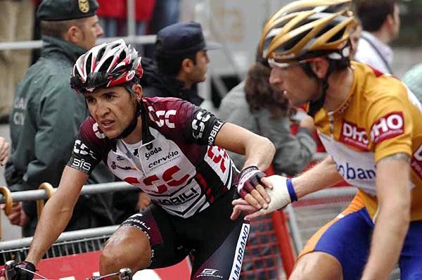 Carlos Sastre (Team CSC) tried to break Denis Menchov