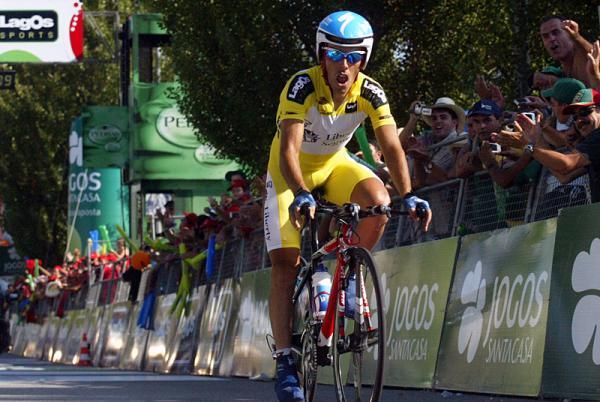 Nuno Ribeiro (Liberty Seguros) crosses the finish line in ninth place in the Volta a Portugal's final stage and wins general classification.
