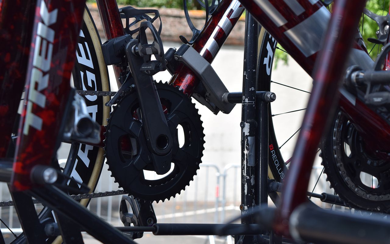 Richie Porte appears to be using SRAM RED 11-speed chainrings instead of the latest, 12-speed SRAM RED AXS components