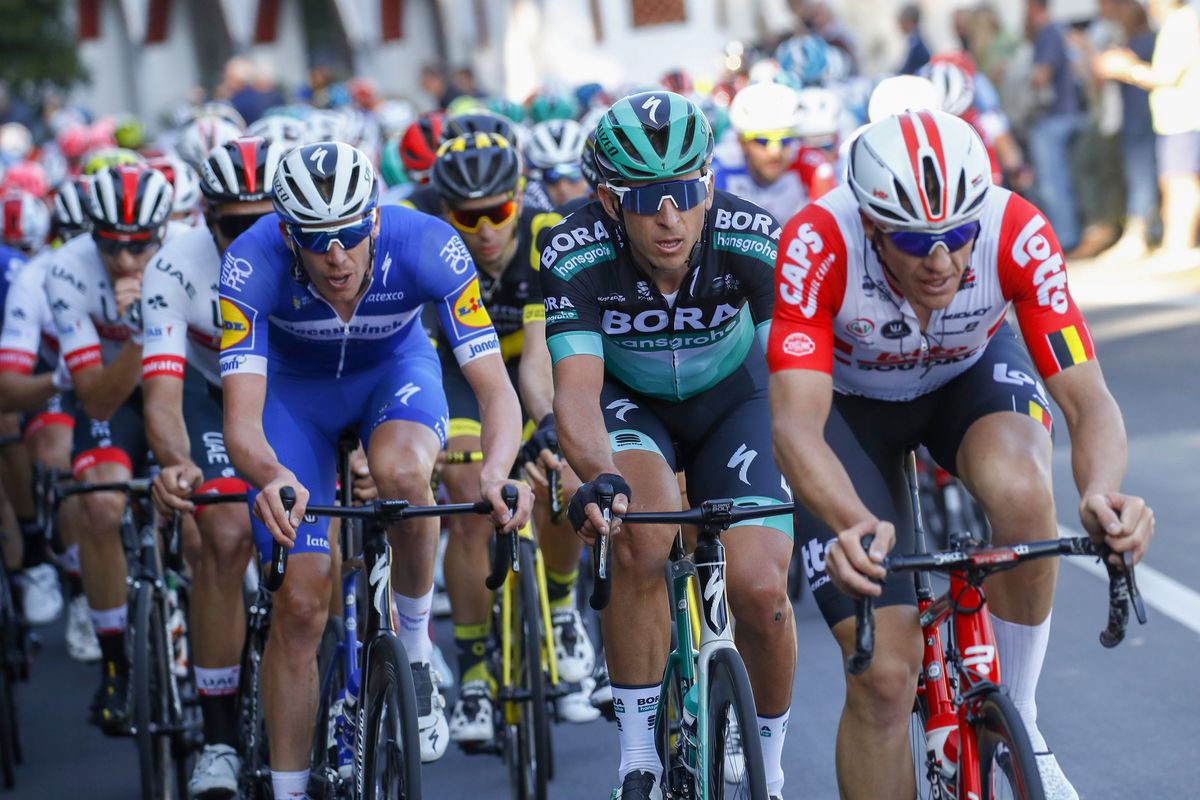 Adam Hansen leads the peloton