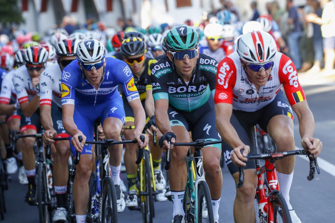 Adam Hansen leads the peloton