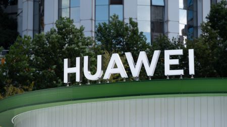 Qualcomm will license patents behind Huawei&rsquo;s LogicFolding chip architecture, report says