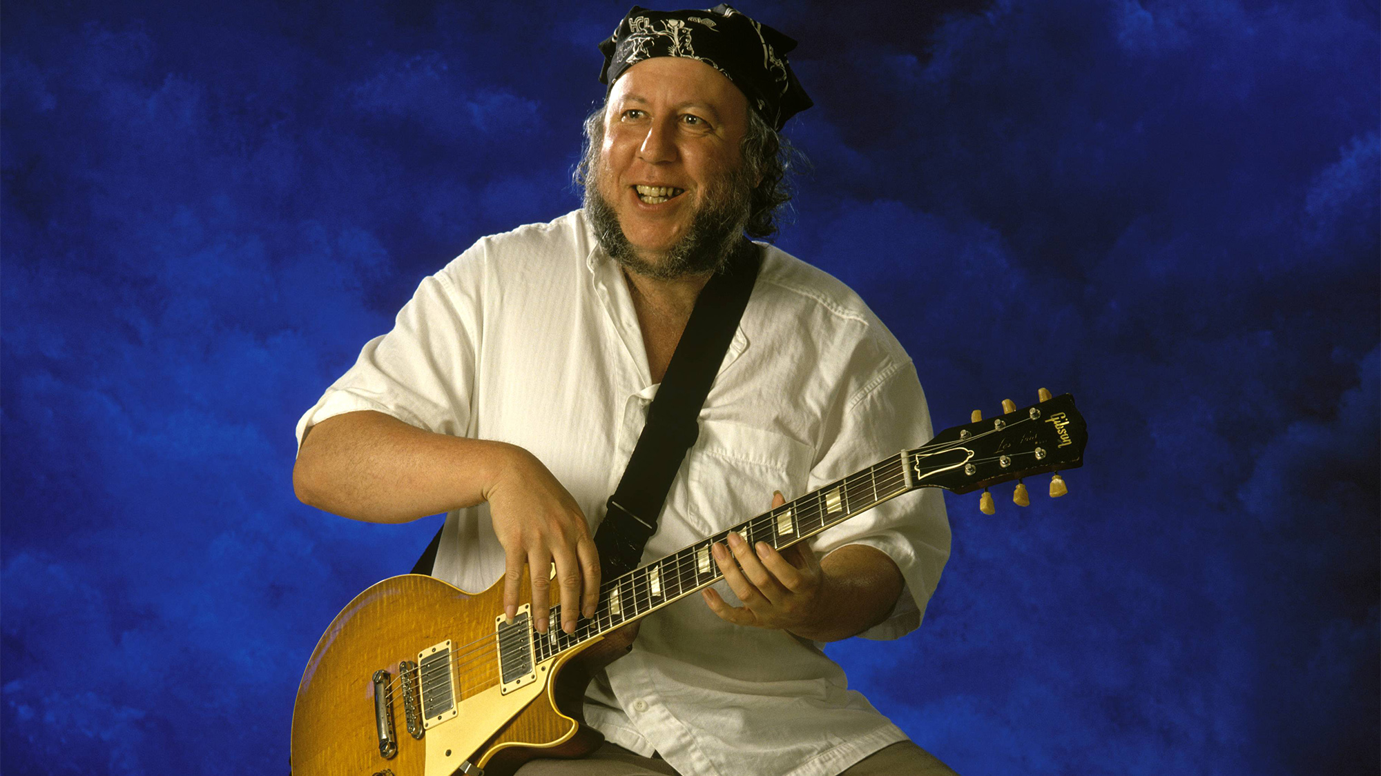 Peter Green in 1990 holds the Gibson Les Paul guitar he sold to Gary Moore in 1970, now owned by Kirk Hammett