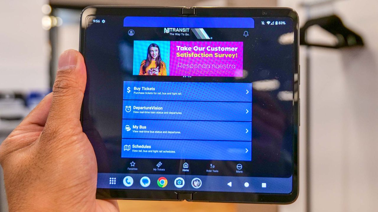 Google Pixel Fold showing apps scaling issue.