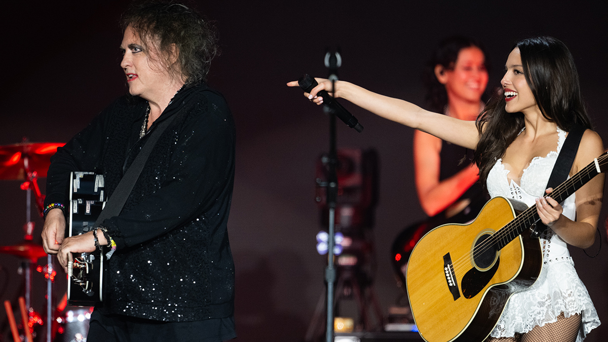 GLASTONBURY, ENGLAND - JUNE 29: (EDITORIAL USE ONLY) Olivia Rodrigo performs with Robert Smith of The Cure on the Pyramid stage during day five of Glastonbury festival 2025 at Worthy Farm, Pilton on June 29, 2025 in Glastonbury, England. Established by Michael Eavis in 1970, Glastonbury has grown into the UK's largest music festival, drawing over 200,000 fans to enjoy performances across more than 100 stages. In 2026, the festival will take a fallow year, a planned pause to allow the Worthy Farm site time to rest and recover. (Photo by Samir Hussein/WireImage)