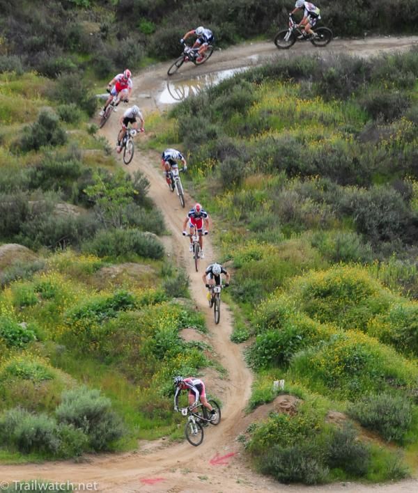 Geoff Kabush (Team Maxxis) leads a select group out onto the third lap
