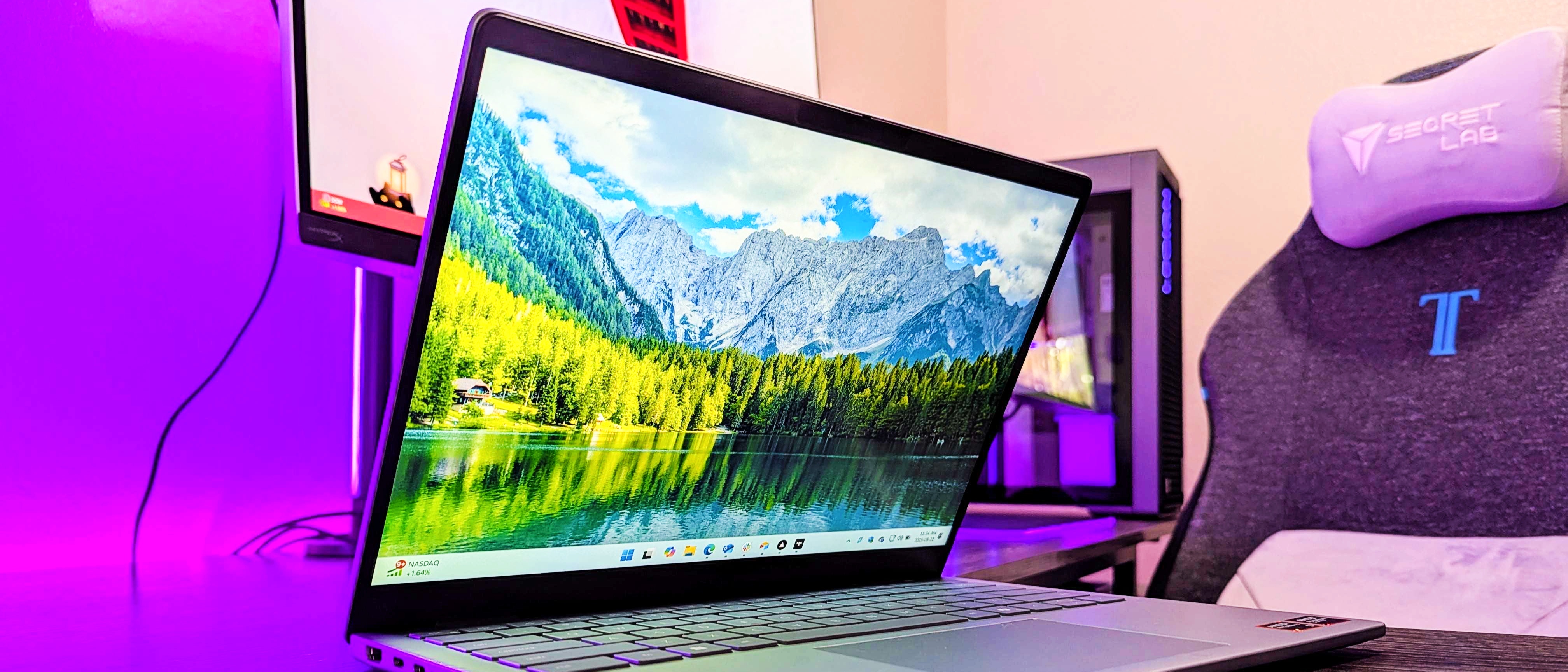 Image of the Dell 14 Plus (DB14255) laptop.