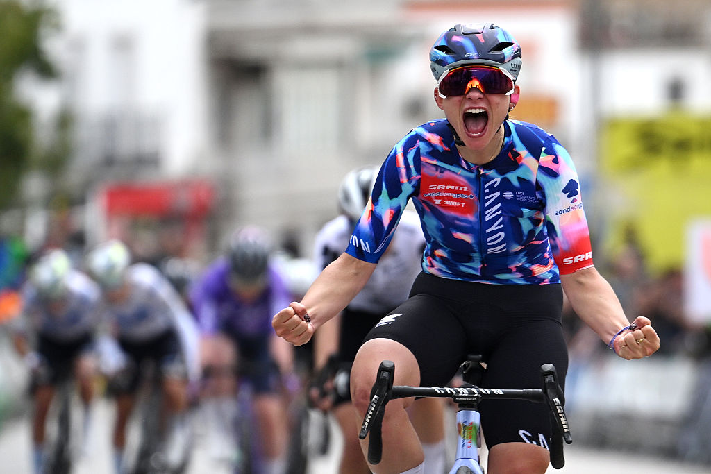 FUENTE DEL MAESTRE, SPAIN - MARCH 07: Chiara Consonni of Italy and Team CANYON//SRAM zondacrypto celebrates at finish line as stage winner during the 4th Vuelta Extremadura Feminas 2026, Stage 2 a 132.8km stage from Pueblonuevo del Guadiana to Fuente del Maestre on March 07, 2026 in  Fuente del Maestre, Spain. (Photo by Antonio Baixauli/Getty Images)