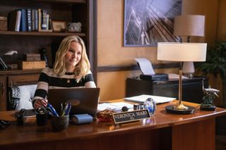 kristen bell sits at a desk with her laptop in the Veronica Mars reboot