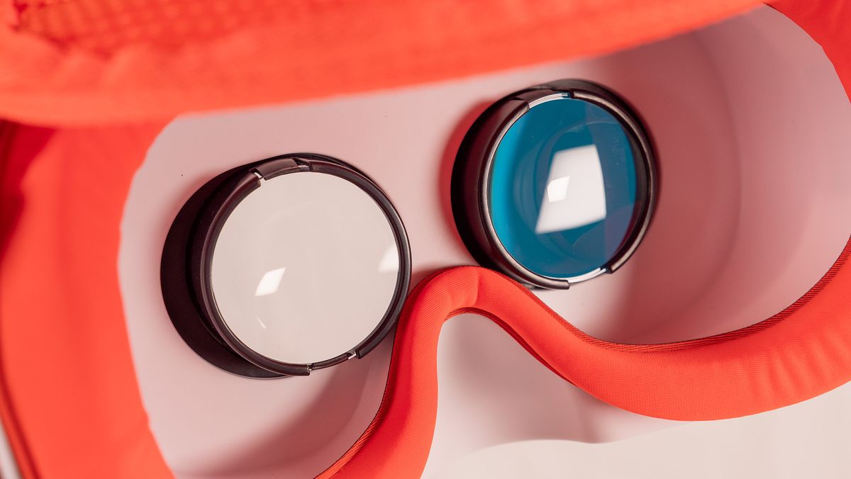 The lenses of the STARTRC VR headset for the Nintendo Switch 2