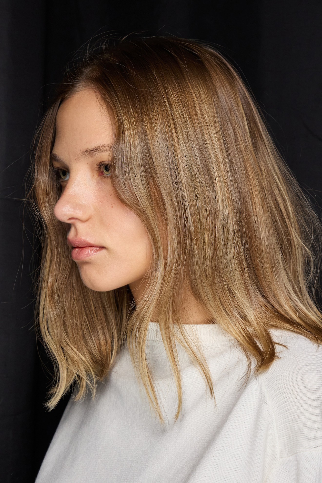 A model wearing her hair in a mid-length cut.