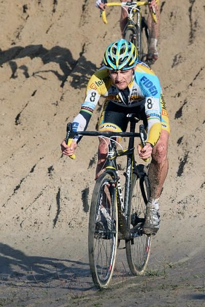 Bart Wellens (Telenet-Fidea) at the bottom of the sand descent