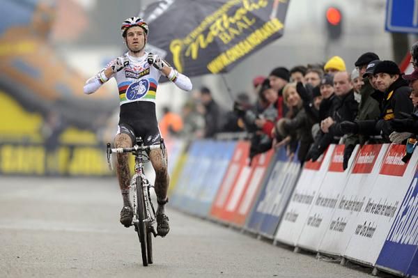 Niels Albert (BKCP - Powerplus) solos to victory in Hoogerheide.