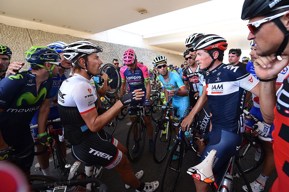 Fabian Cancellara and the heads of state of the peloton in discussions on the Tour of Oman.
