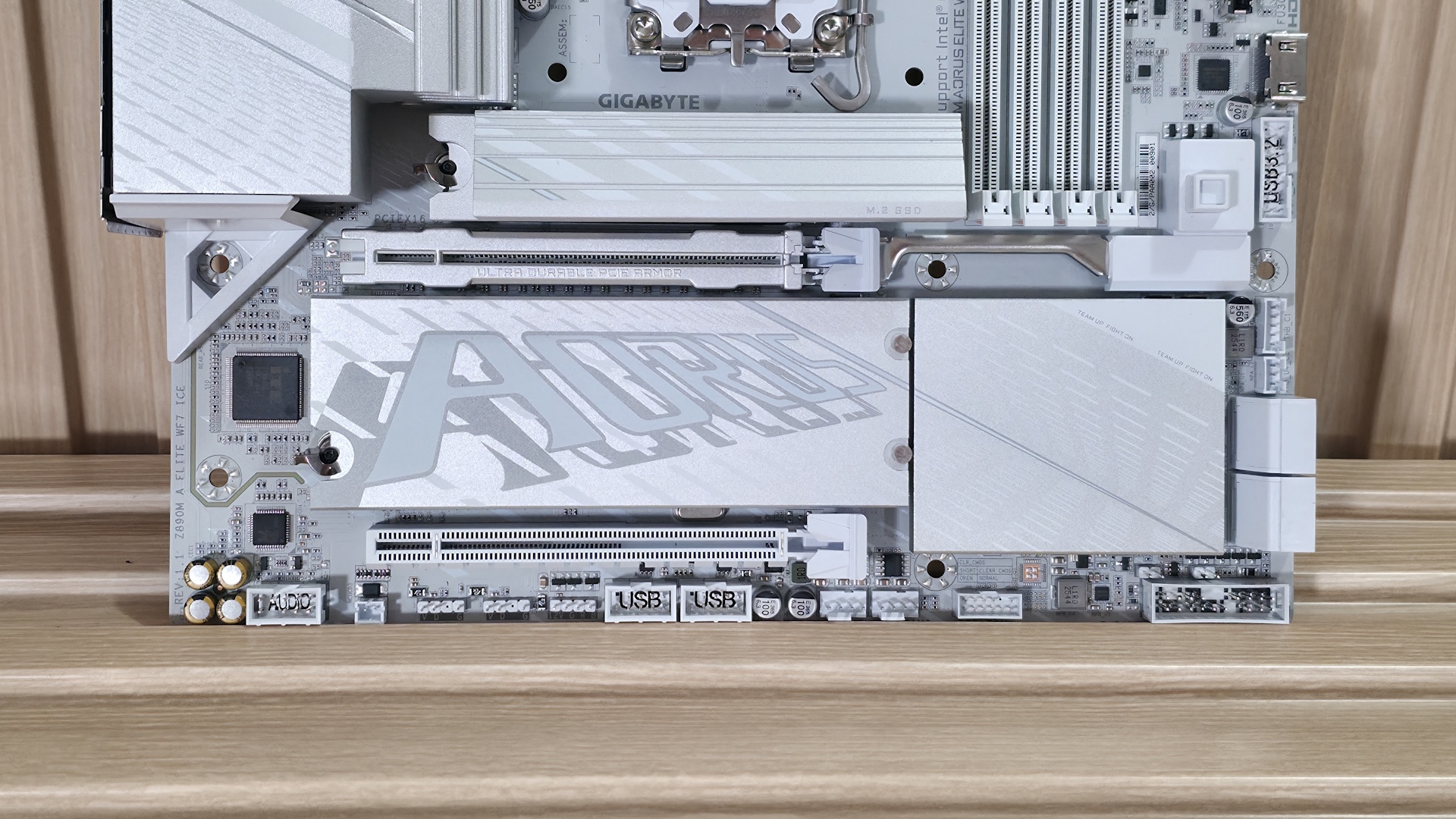 Gigabyte Z890M Aorus Elite Wifi7 Ice - bottom half