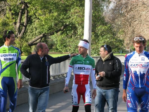 New Italian coach Paolo Bettini talks to Giovanni Visconti (ISD) ahead of the ride.