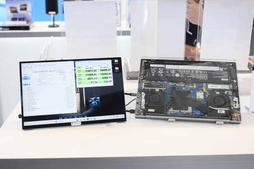 Una imagen del mSSD Longsys de 8 TB en prueba
