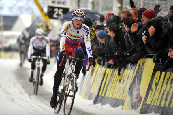 Zdenek Stybar (Telenet-Fidea) finishes ahead of Niels Albert (BKCP - Powerplus)
