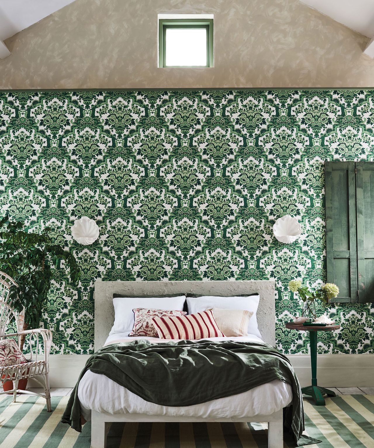 Bedroom wallpaper ideas – statement wallpaper for bedrooms | Homes