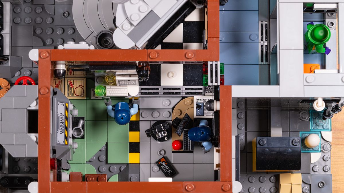 Lego DC Arkham Asylum (#76300) lego set, top-down view of the interior