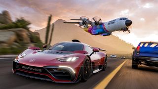 Ein Sportwagen und ein Flugzeug in Forza Horizon 5