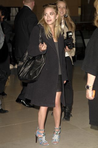 Mary Kate Olsen wearing a hobo bag in 2007.