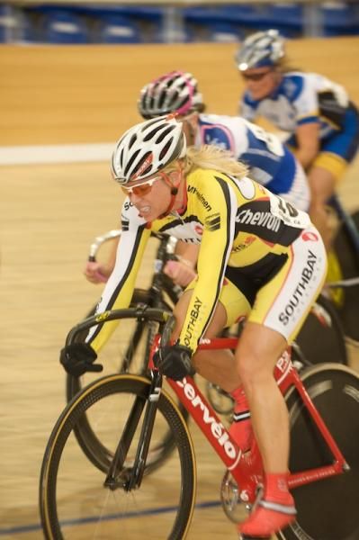 Neva Day (South Bay Wheelmen) grits her teeth