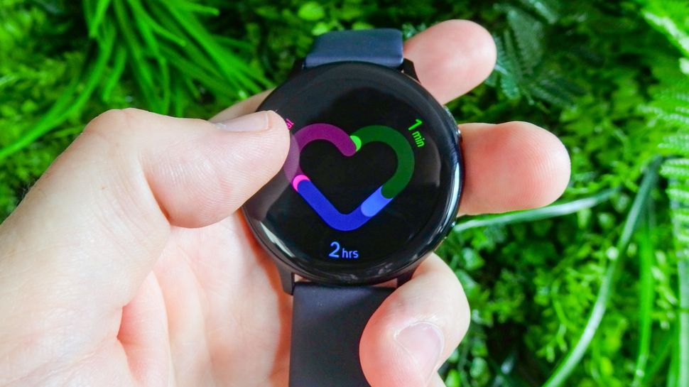 Samsung Galaxy Watch Active 2 vs Apple Watch 4 which smartwatch is for