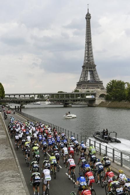 The peloton passes the Eiffel Tower in Paris