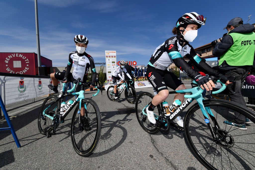 CITTIGLIO ITALY MARCH 21 Start Urska Zigart of Slovenia and Team BikeExchange Amanda Spratt of Australia and Team BikeExchange during the 45th Trofeo Alfredo BindaComune di Cittiglio 2021 Womens Elite a 1418km stage from Cocquio Trevisago to Cittiglio 257m Mask Covid safety measures Team Presentation TrBinda UCIWWT on March 21 2021 in Cittiglio Italy Photo by Tim de WaeleGetty Images