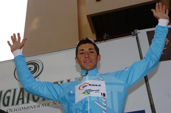 Matteo Montaguti (De Rosa-Stac Plastic) kept the leader's blue jersey.