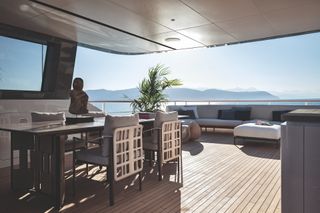 The sun deck of the Benetti B.Yond yacht, featuring Giorgetti's Break table and Aldia chairs.