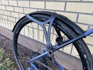 Image shows the Zefal Shield G50 fenders / mudguards mounted on a gravel bike