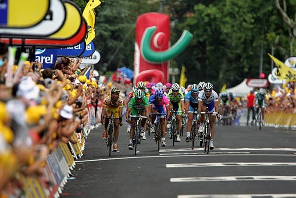Tom Boonen (Quickstep) wins the sprint for 4th.