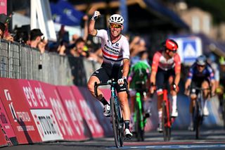 Mark Cavendish celebrates winning a Giro d'Italia stage in rome
