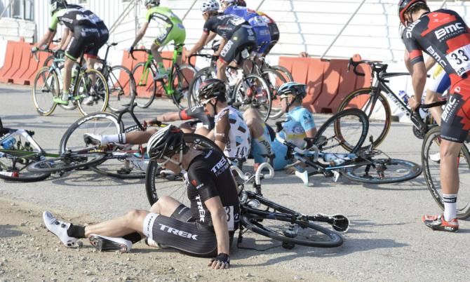 Markel Irizar takes a tumble