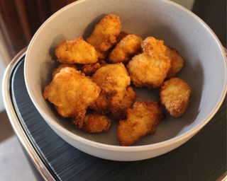 A bowl of cooked chicken bites prepared using the Gourmia 4-quart digital air fryer