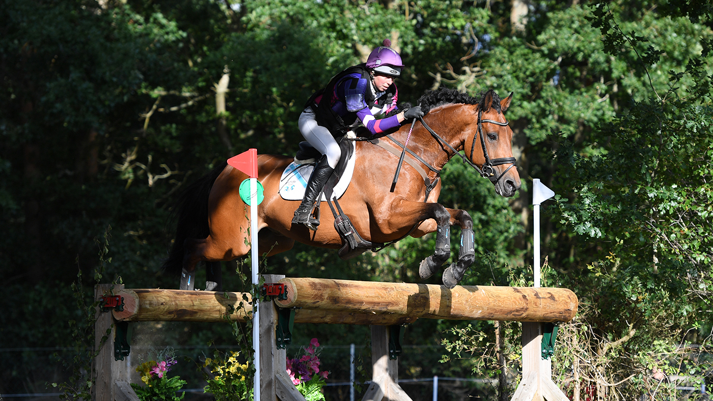 Ginny Howe rides Trendy Captain Clover in a V-style elasticated eventing breastplate