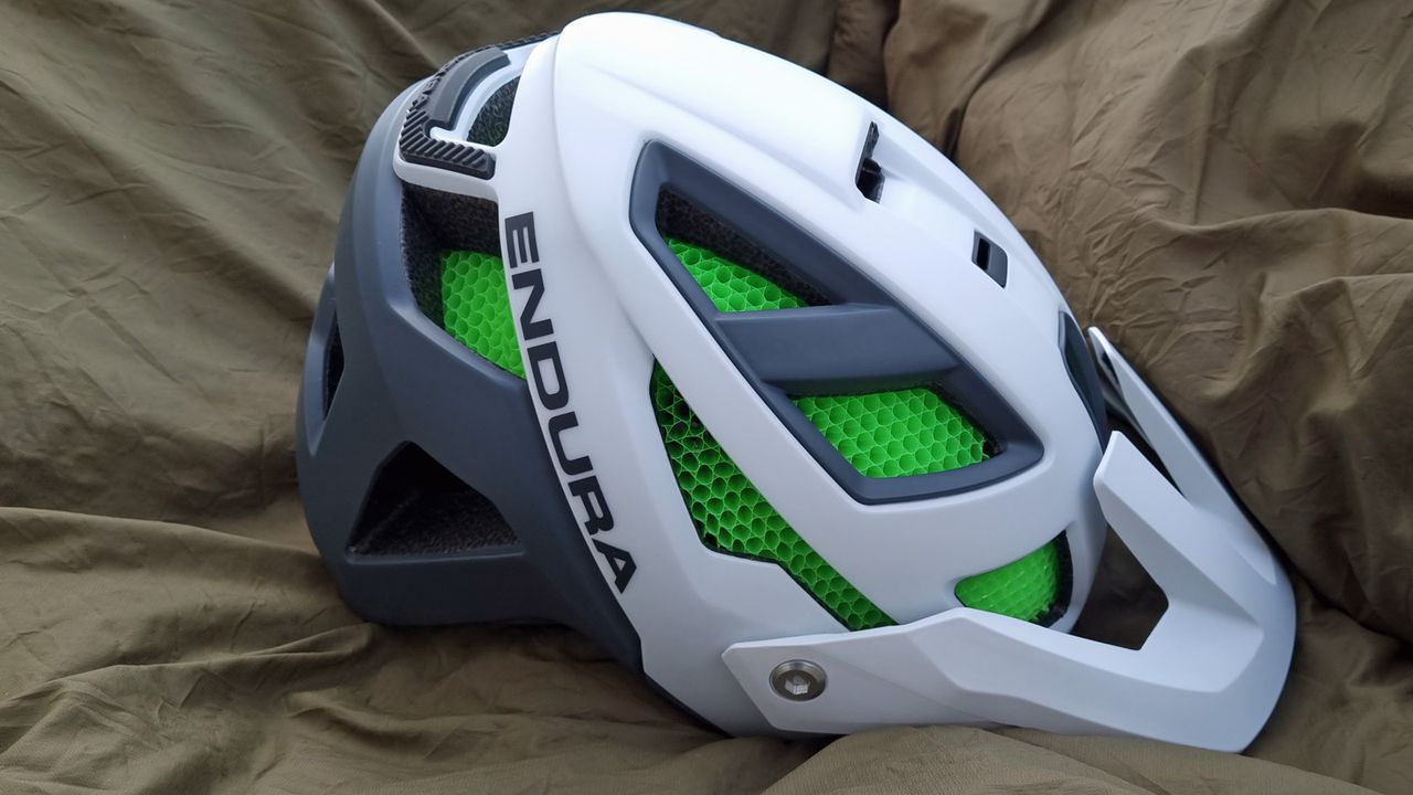 A side view of the Endura MT500 Mips helmet