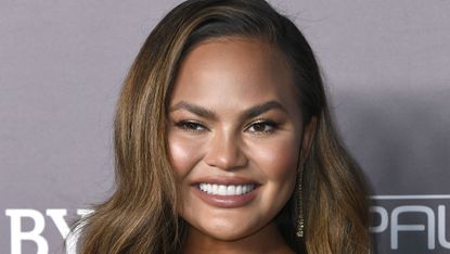 chrissy teigen pregnant crop top