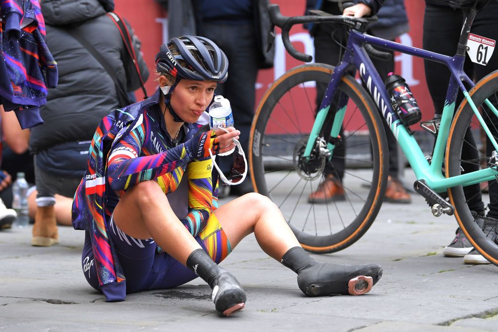 Katarzyna Niewiadoma (Canyon//SRAM) takes a drink after the fatigue of Strade Bianche
