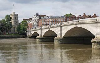 Putney Bridge (Alamy)