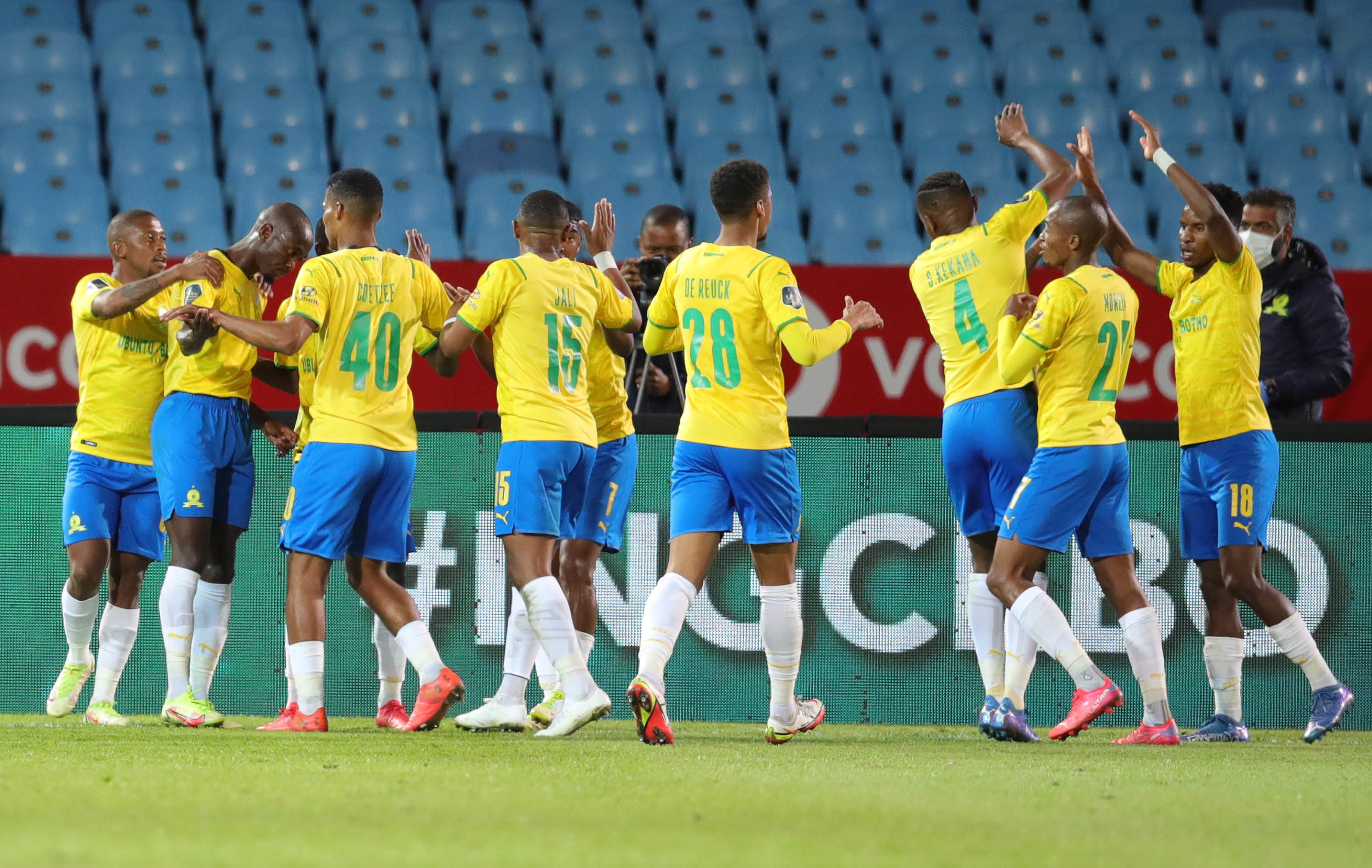Peter Shalulile celebrates goal with teammates