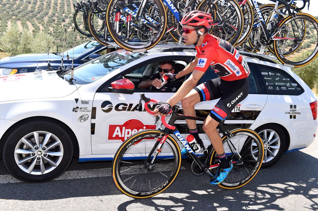 Tom Dumoulin (Giant-Alpecin) drops back to the team car