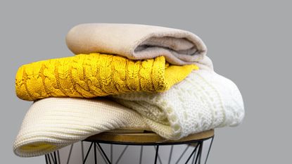 How to remove online lint from new towels