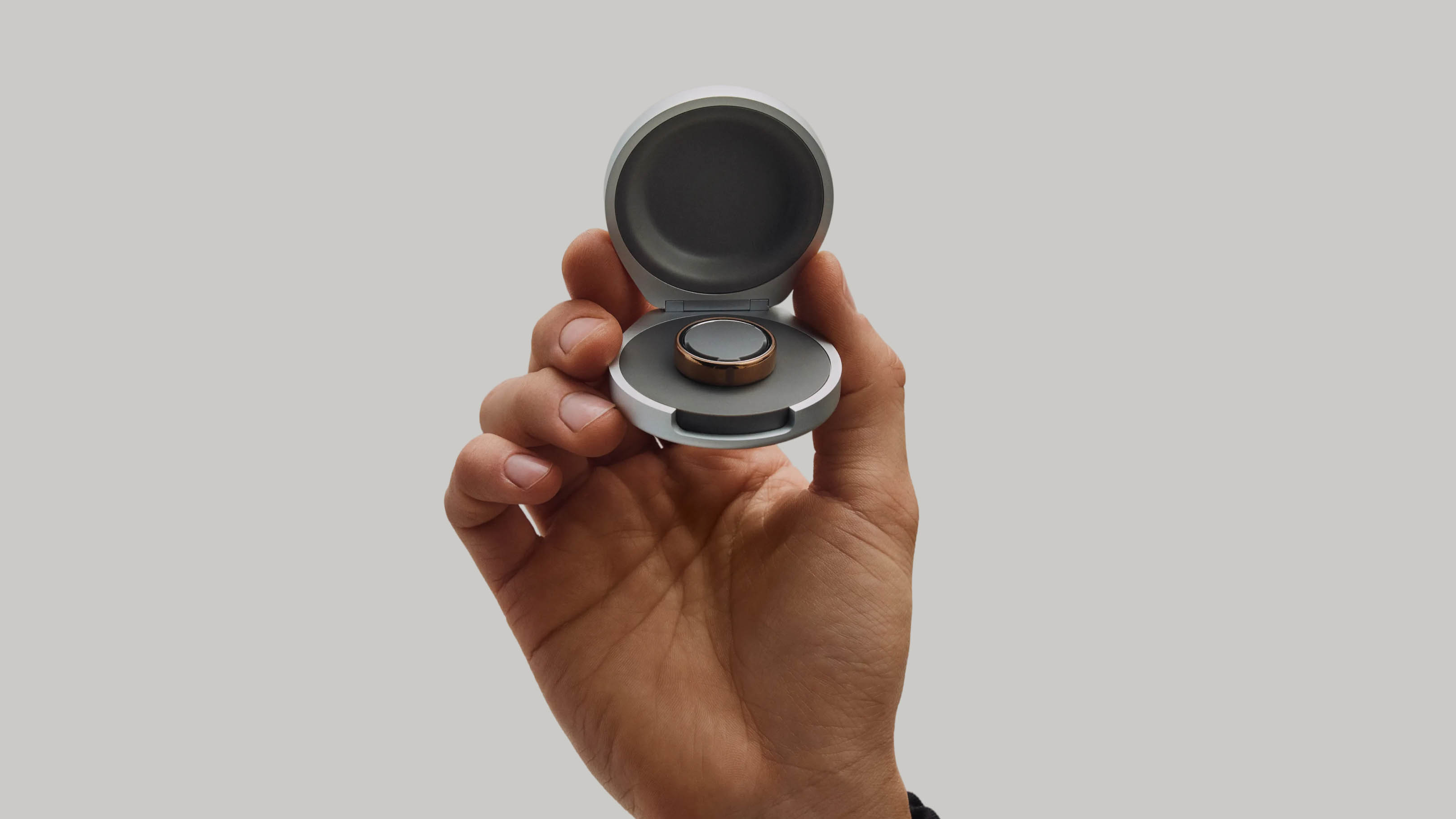 Oura Ring 5 charging case