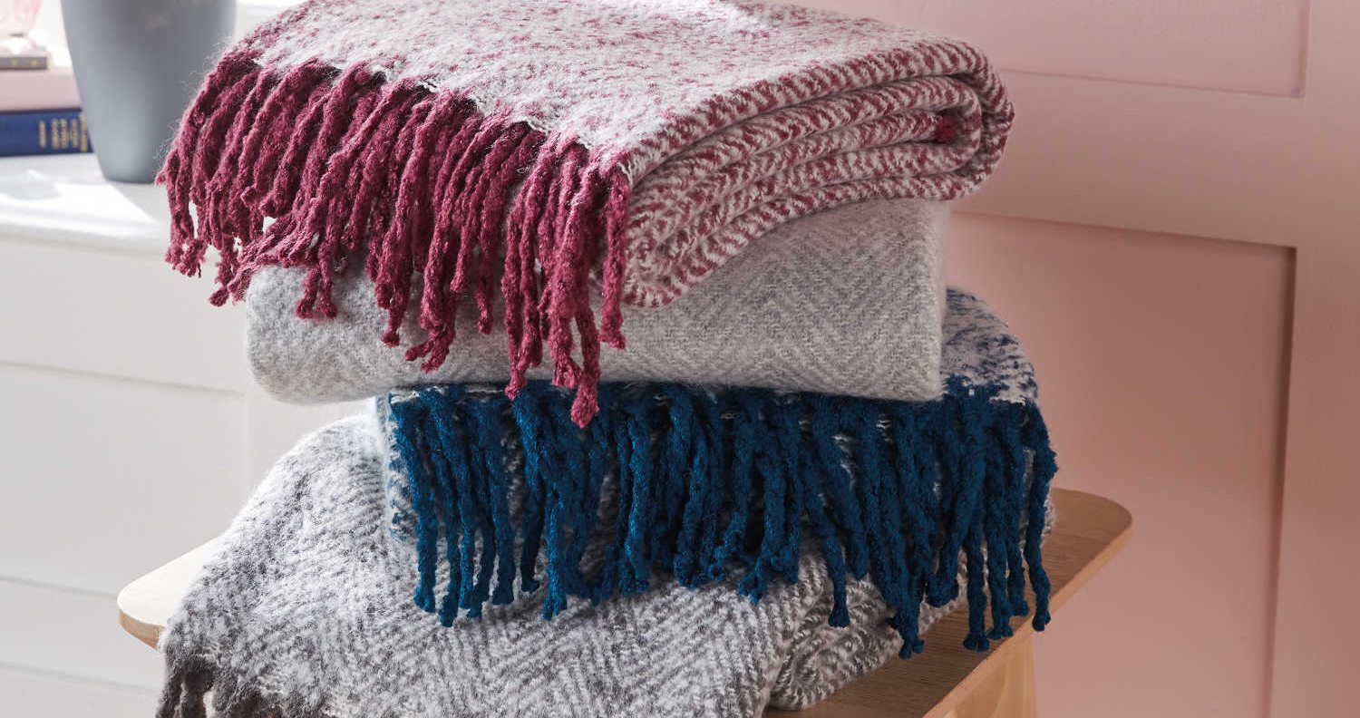 These gorgeous Aldi throws and cushions 