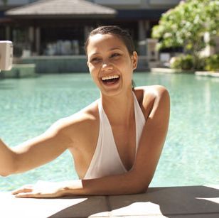 girl in pool taking selfie